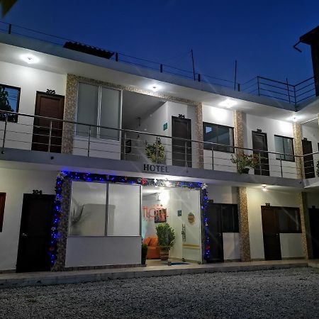 Hotel Paraiso Plaza Puerto Triunfo Exterior foto